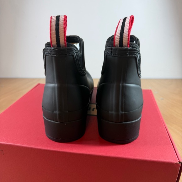 Hunter Matte Black Short Waterproof Ankle Boots with Red-White Pull Tab - Picture 4 of 16